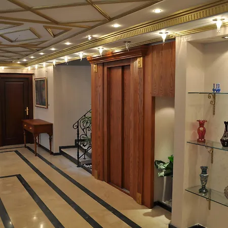 מלון Aruna Boutique 4*